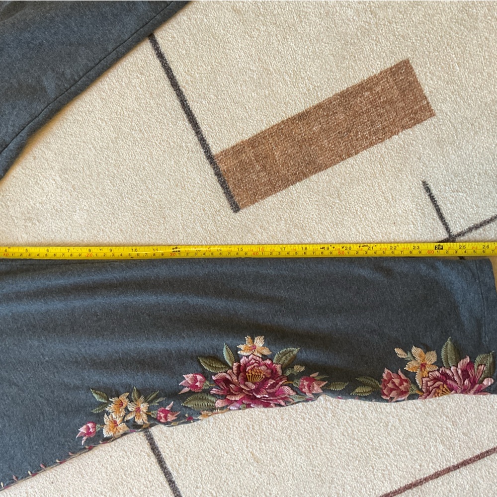 Johnny Was Floral Embroidered Leggings - Gray - Picture 7 of 8